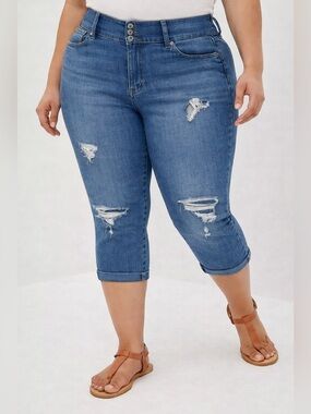 Torrid Distressed Capri Jeans in Medium Blue